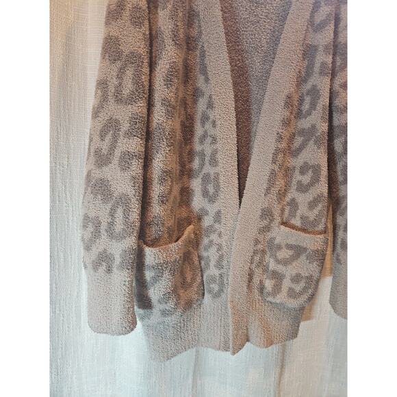 Barefoot Dreams CozyChic Leopard Cardigan Sweater Linen Warm Gray Sz Medium - Picture 3 of 6
